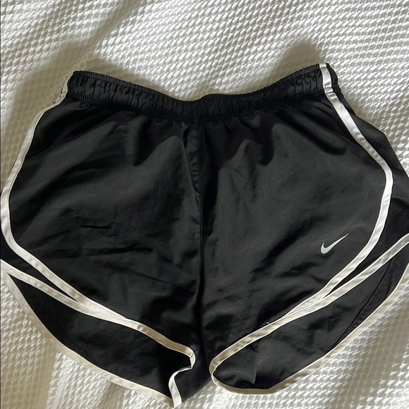 Nike Dry Fit Black Athletic Shorts Lightweight Moisture-Wicking Design Size S - Picture 1 of 4